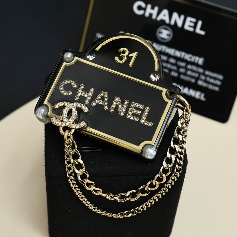 Chanel Brooch 03yxs130